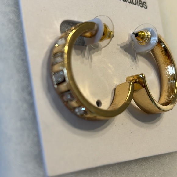 Bay to Baubles Finley Gold Crystal Hoops - Picture 4 of 6